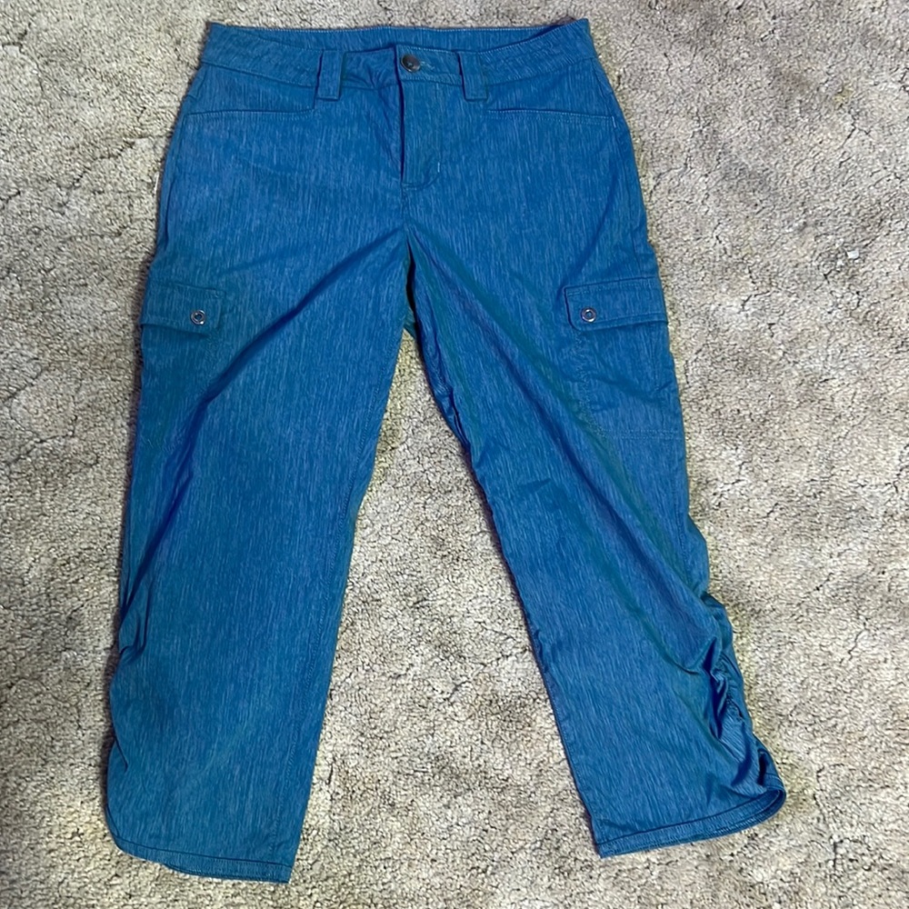 LN women’s Eddie Bauer Capris in teal size 2